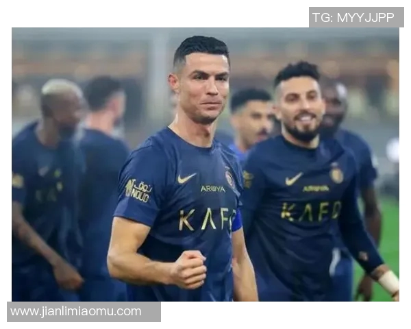 今年最受欢迎的足球明星是谁他的表现如何引发了全球球迷的热议